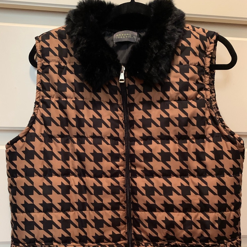 XL tan/black vest